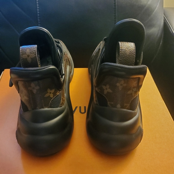 Louis Vuitton Runner Tatic Sneaker - Picture 4 of 6